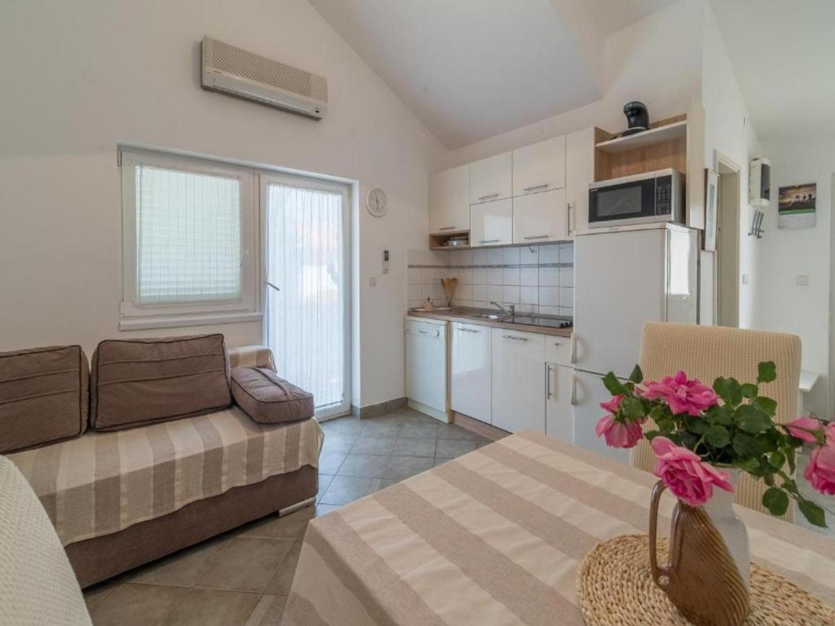 Apartmani Lucia Biograd Biograd Na Moru Esterno foto