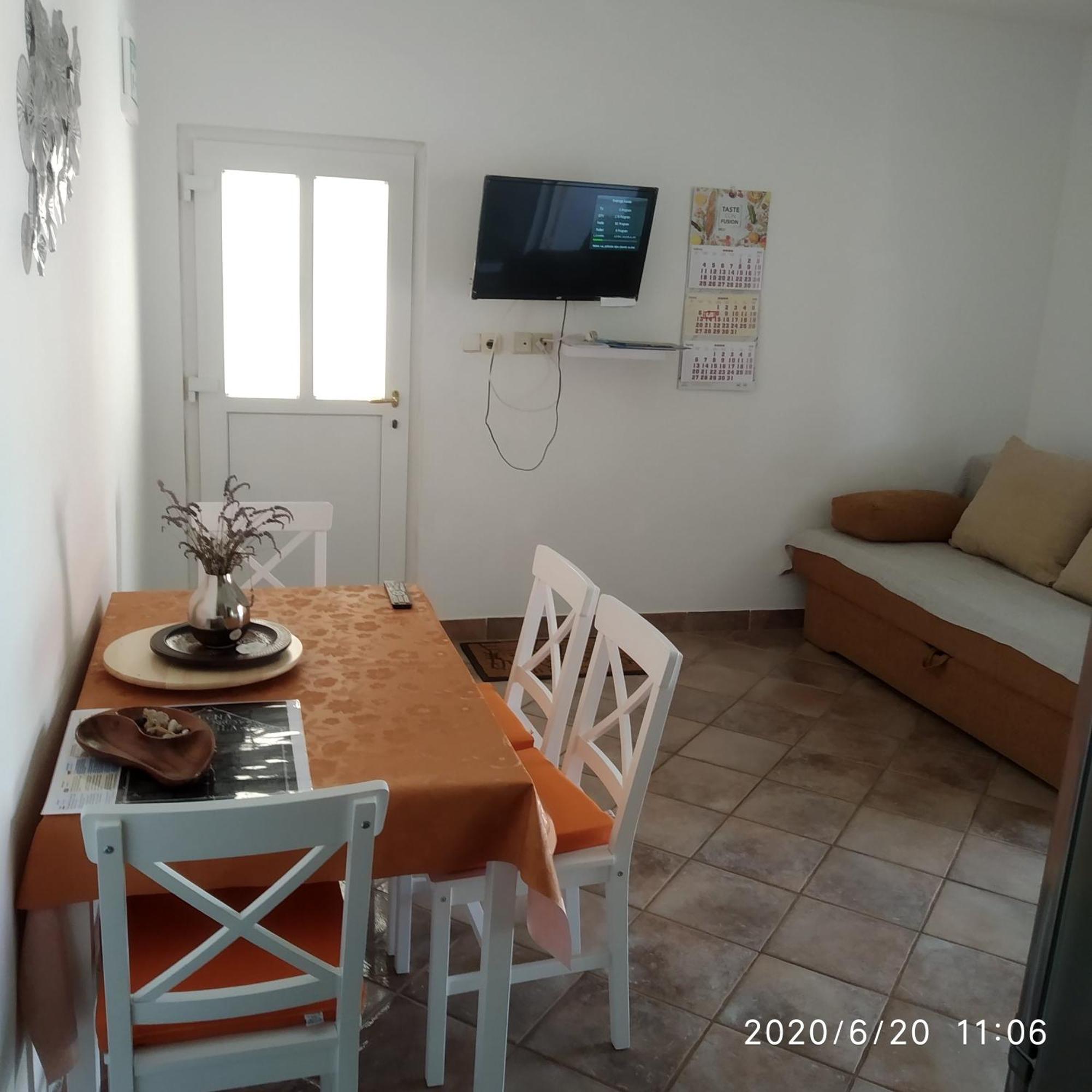 Apartmani Lucia Biograd Biograd Na Moru Esterno foto